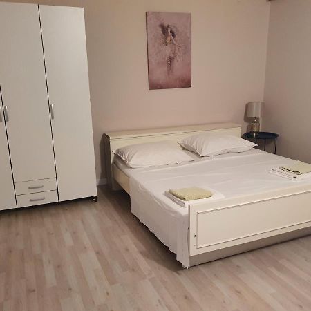 Apartman Luka Sinj Exterior foto