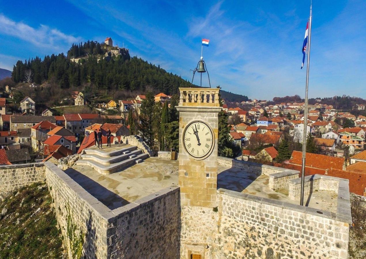 Apartman Luka Sinj Exterior foto